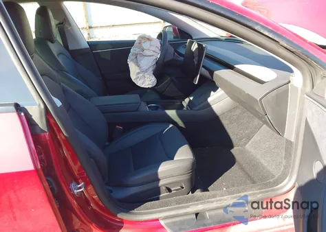 2025 Tesla Model 3 Long Range All-Wheel Drive z USA, uszkodzony, nr VIN 5YJ3E1EB8SF883722